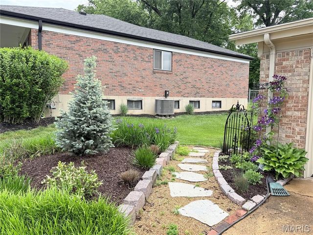 8 Sweet Meadows Lane, Ballwin, MO 63011