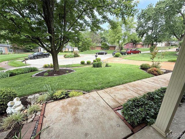 8 Sweet Meadows Lane, Ballwin, MO 63011