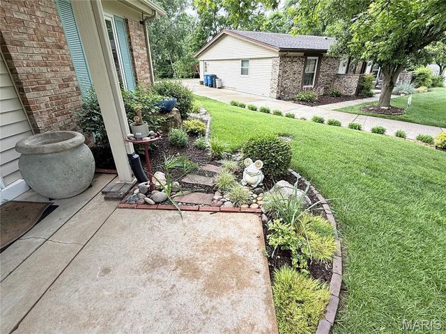 8 Sweet Meadows Lane, Ballwin, MO 63011