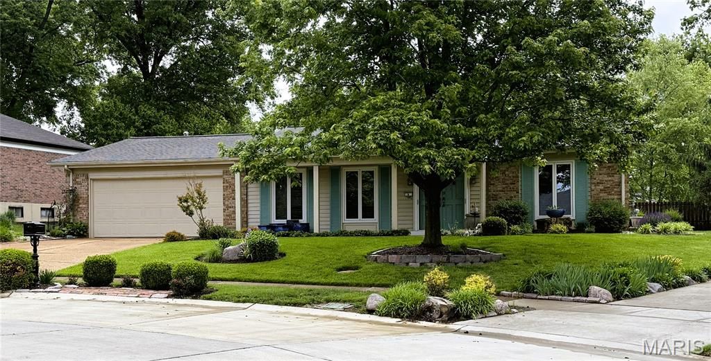 8 Sweet Meadows Lane, Ballwin, MO 63011