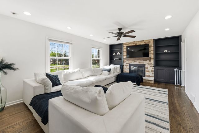 0S611 Cedar Avenue, Elmhurst, IL 60126