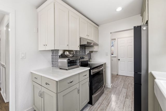 0S611 Cedar Avenue, Elmhurst, IL 60126