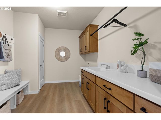 865 Glade Ave, Forest Grove, OR 97116