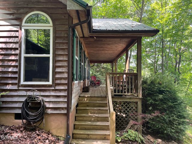 128 Overlook Lane, Mountain City, TN 37683
