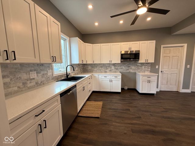 402 S Mulberry Street, Fairland, IN 46126