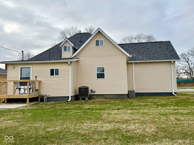 402 S Mulberry Street, Fairland, IN 46126