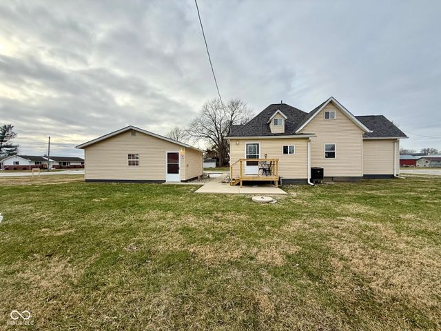 402 S Mulberry Street, Fairland, IN 46126