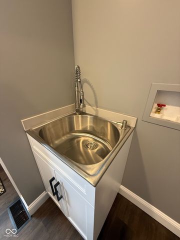 402 S Mulberry Street, Fairland, IN 46126