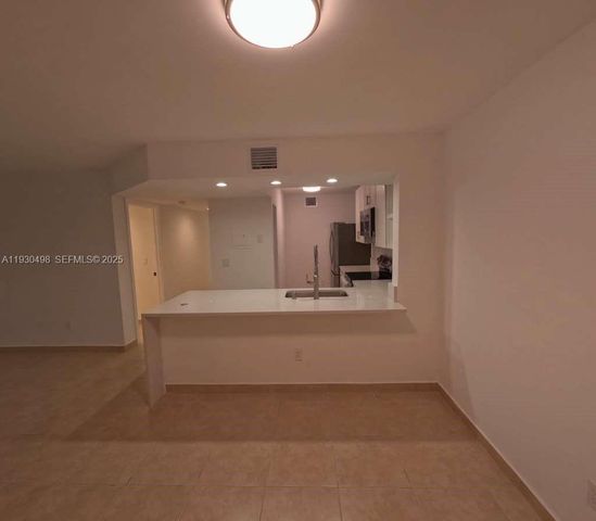 18870 NW 57th Ave 204, Hialeah, FL 33015