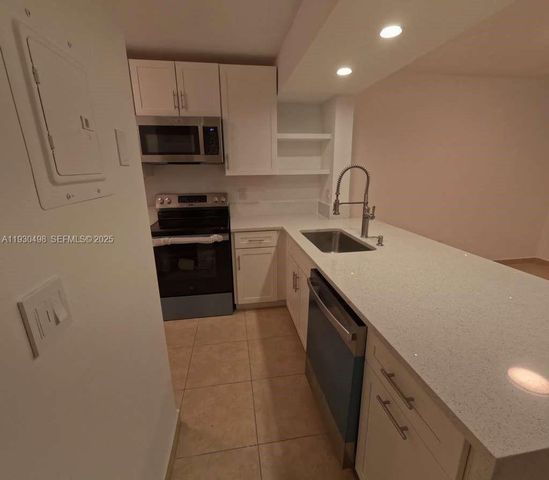 18870 NW 57th Ave 204, Hialeah, FL 33015