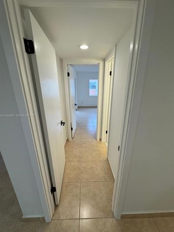 18870 NW 57th Ave 204, Hialeah, FL 33015