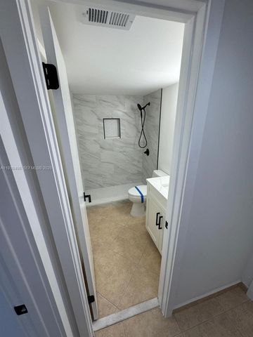 18870 NW 57th Ave 204, Hialeah, FL 33015