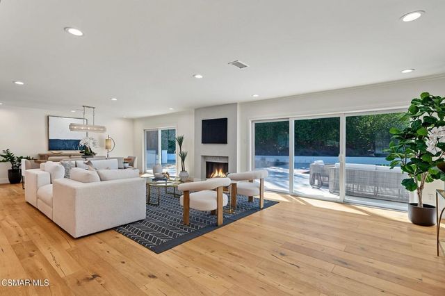 5215 Del Moreno Drive, Woodland Hills, CA 91364