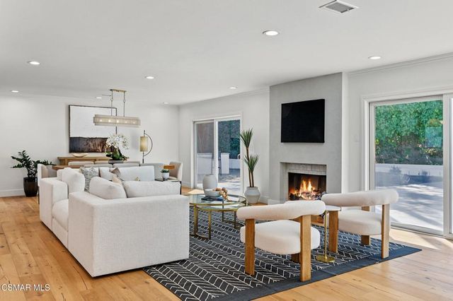 5215 Del Moreno Drive, Woodland Hills, CA 91364