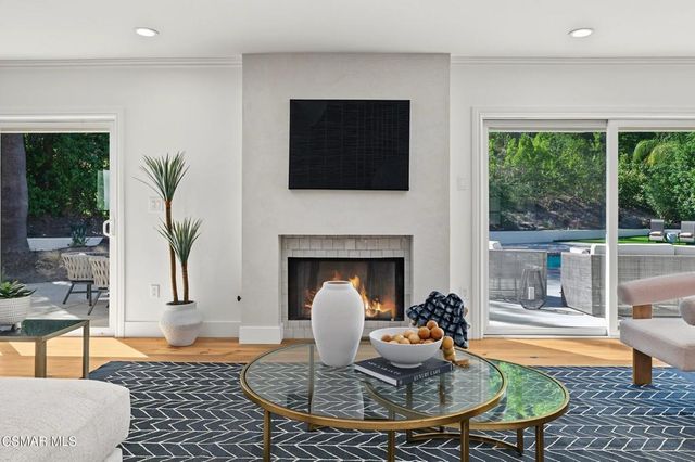 5215 Del Moreno Drive, Woodland Hills, CA 91364
