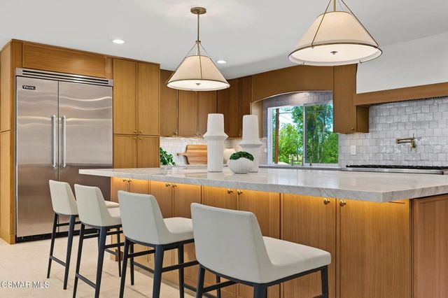 5215 Del Moreno Drive, Woodland Hills, CA 91364