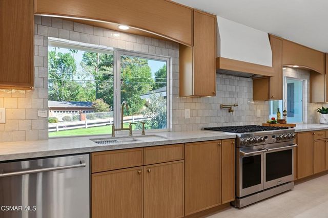 5215 Del Moreno Drive, Woodland Hills, CA 91364