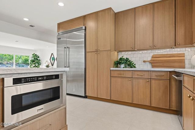 5215 Del Moreno Drive, Woodland Hills, CA 91364