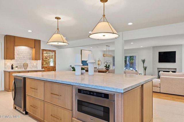 5215 Del Moreno Drive, Woodland Hills, CA 91364