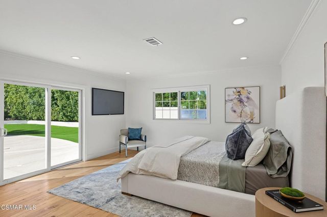 5215 Del Moreno Drive, Woodland Hills, CA 91364