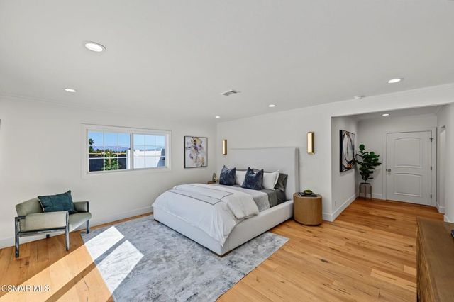5215 Del Moreno Drive, Woodland Hills, CA 91364
