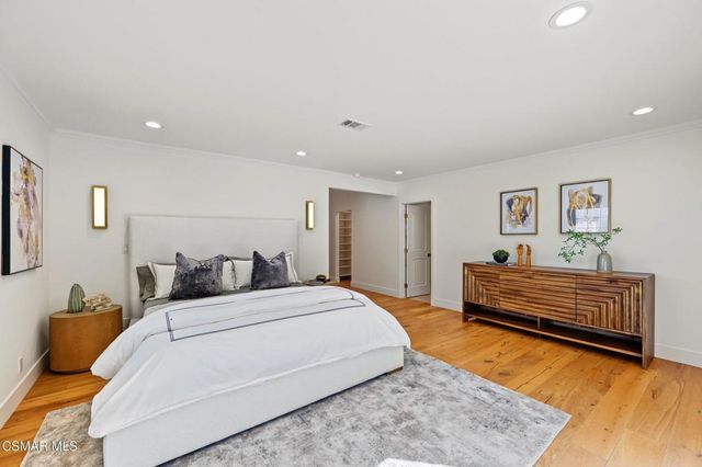 5215 Del Moreno Drive, Woodland Hills, CA 91364