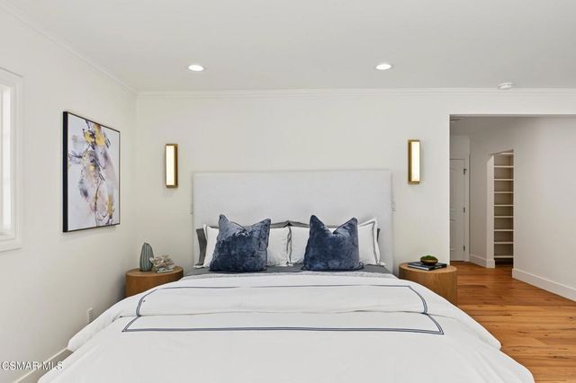 5215 Del Moreno Drive, Woodland Hills, CA 91364