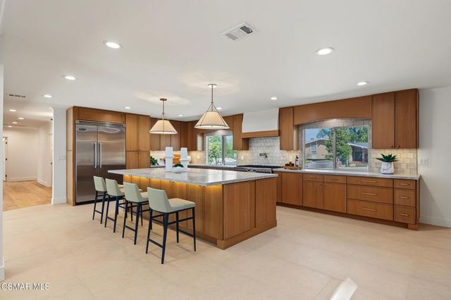 5215 Del Moreno Drive, Woodland Hills, CA 91364