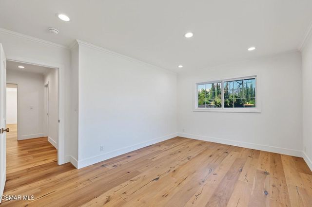 5215 Del Moreno Drive, Woodland Hills, CA 91364
