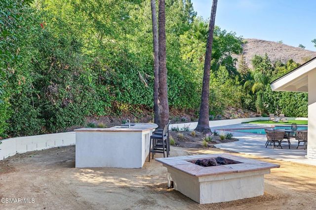 5215 Del Moreno Drive, Woodland Hills, CA 91364