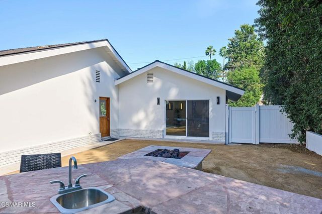5215 Del Moreno Drive, Woodland Hills, CA 91364