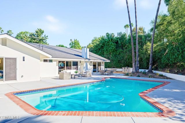 5215 Del Moreno Drive, Woodland Hills, CA 91364