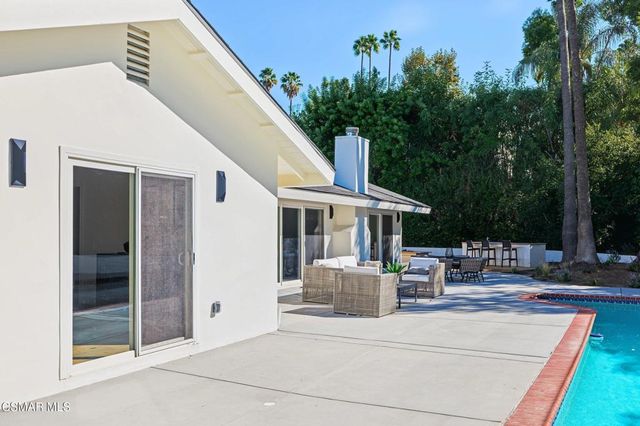 5215 Del Moreno Drive, Woodland Hills, CA 91364