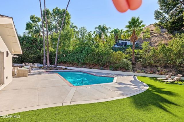 5215 Del Moreno Drive, Woodland Hills, CA 91364