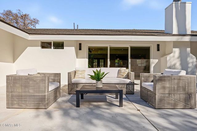 5215 Del Moreno Drive, Woodland Hills, CA 91364