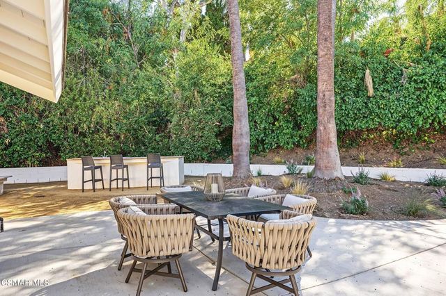 5215 Del Moreno Drive, Woodland Hills, CA 91364