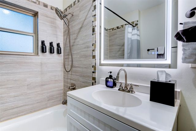3328 Blodgett Street A, Houston, TX 77004