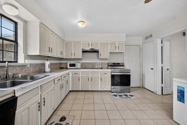 1722 Leicester Street, Garland, TX 75044