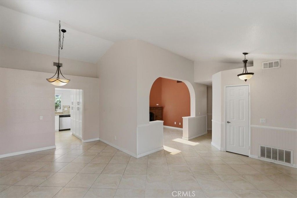 Image 11 of property listing at 1742 Cambridge Circle, Redlands, CA 92374