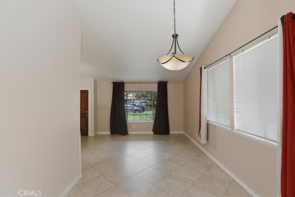 Image 15 of property listing at 1742 Cambridge Circle, Redlands, CA 92374
