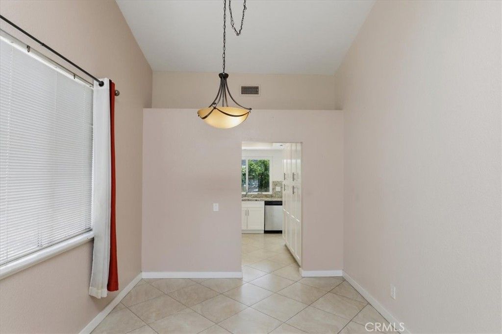 Image 16 of property listing at 1742 Cambridge Circle, Redlands, CA 92374