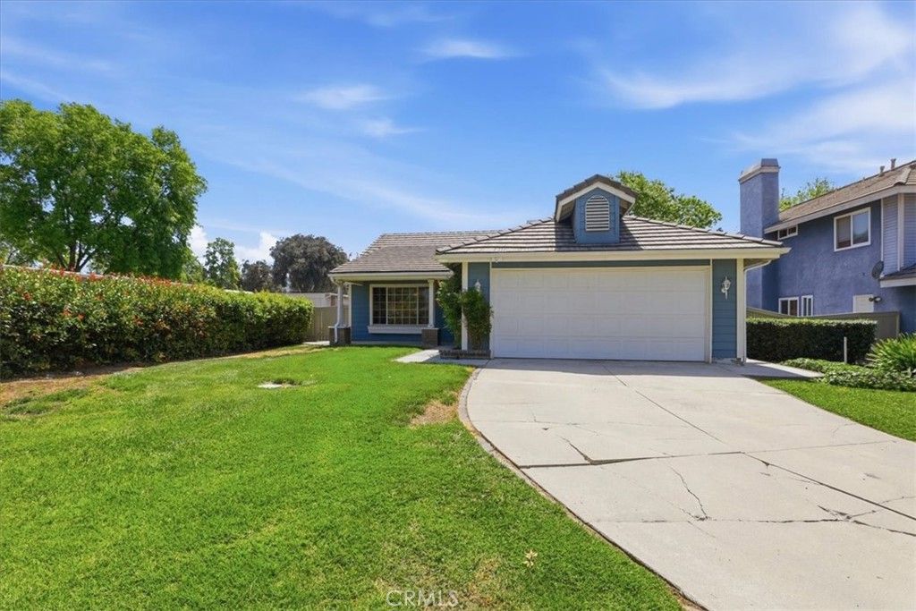 Image 2 of property listing at 1742 Cambridge Circle, Redlands, CA 92374