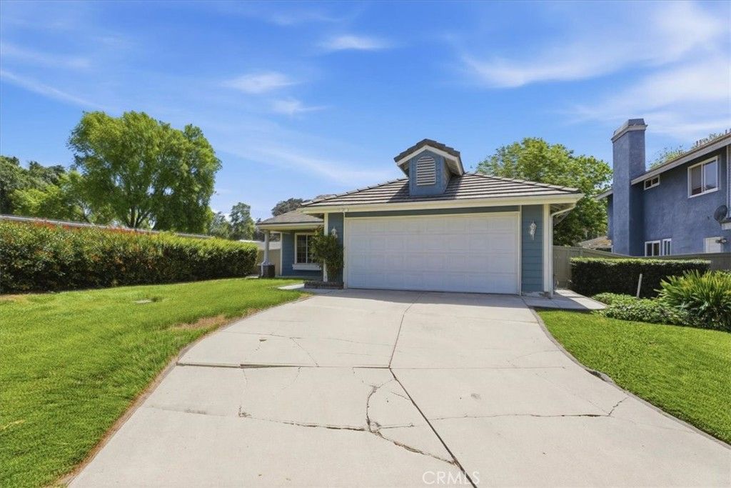 Image 3 of property listing at 1742 Cambridge Circle, Redlands, CA 92374