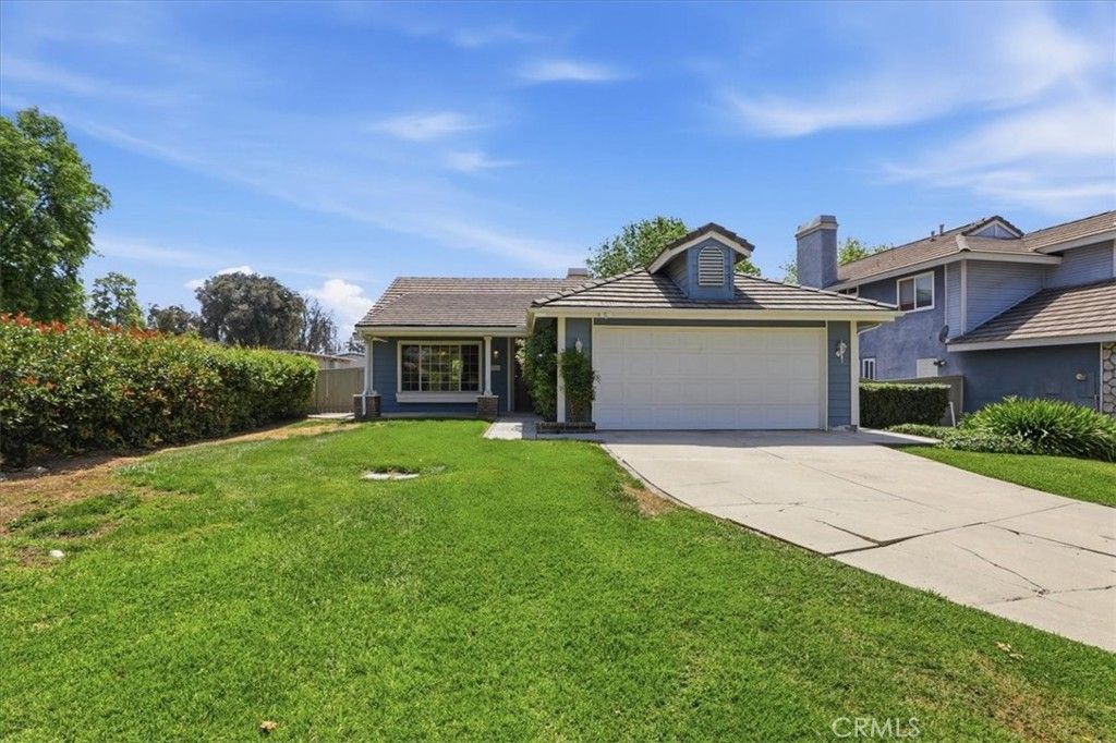 Image 4 of property listing at 1742 Cambridge Circle, Redlands, CA 92374