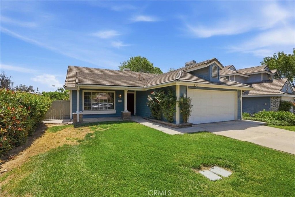 Image 5 of property listing at 1742 Cambridge Circle, Redlands, CA 92374