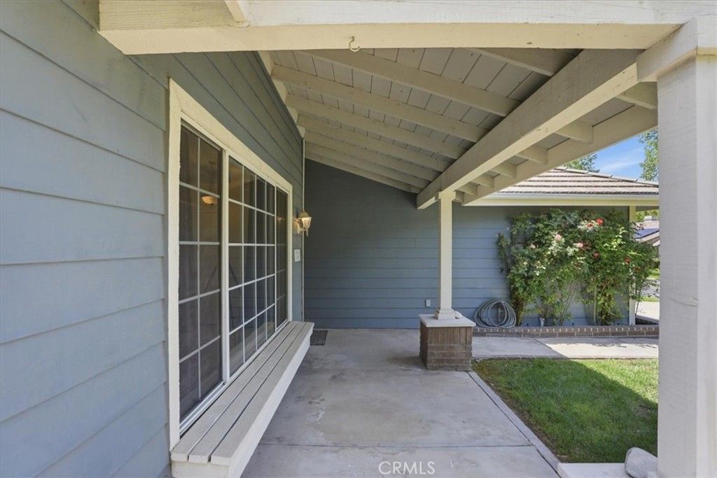 Image 7 of property listing at 1742 Cambridge Circle, Redlands, CA 92374