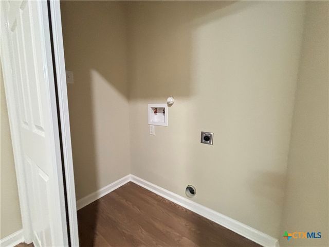 700 E 5th Street, Nixon, TX 78140