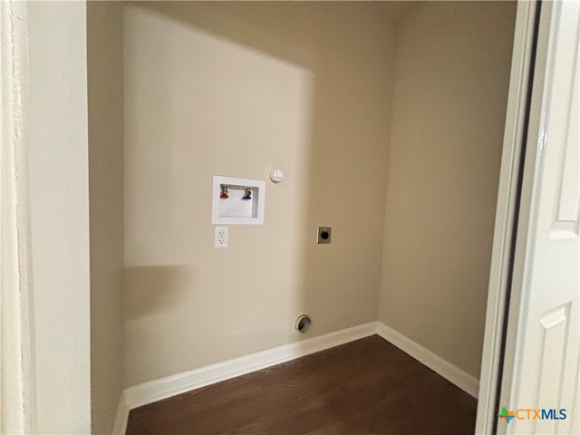 700 E 5th Street, Nixon, TX 78140