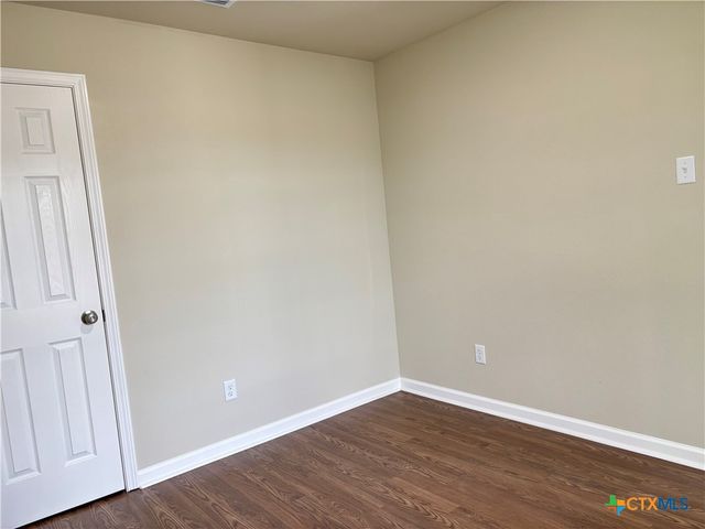 700 E 5th Street, Nixon, TX 78140