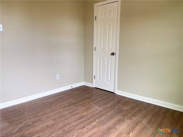 700 E 5th Street, Nixon, TX 78140